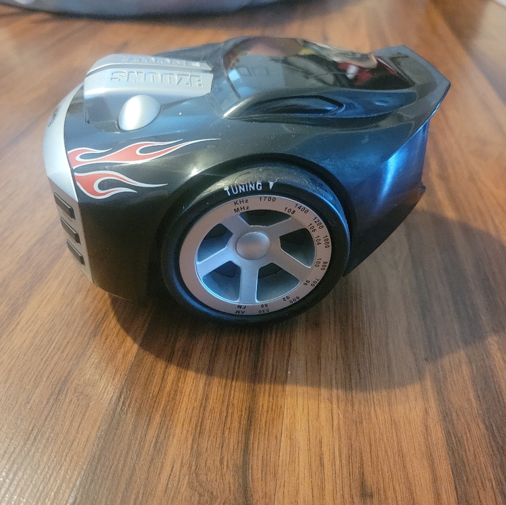 Hot Wheels Snore Slammer Alarm Clock AM/FM Radio